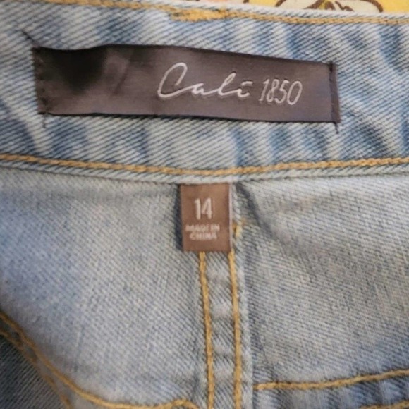 CALI 1850 distressed high rise Cherry Raw Hem mom Jean shorts plus size 16 new - Picture 7 of 9